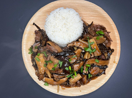 WOŁOWINA W SOSIE  GRZYBOWYM